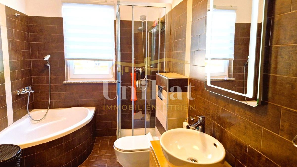 Villetta indipendente - piscina, garage e grande giardino